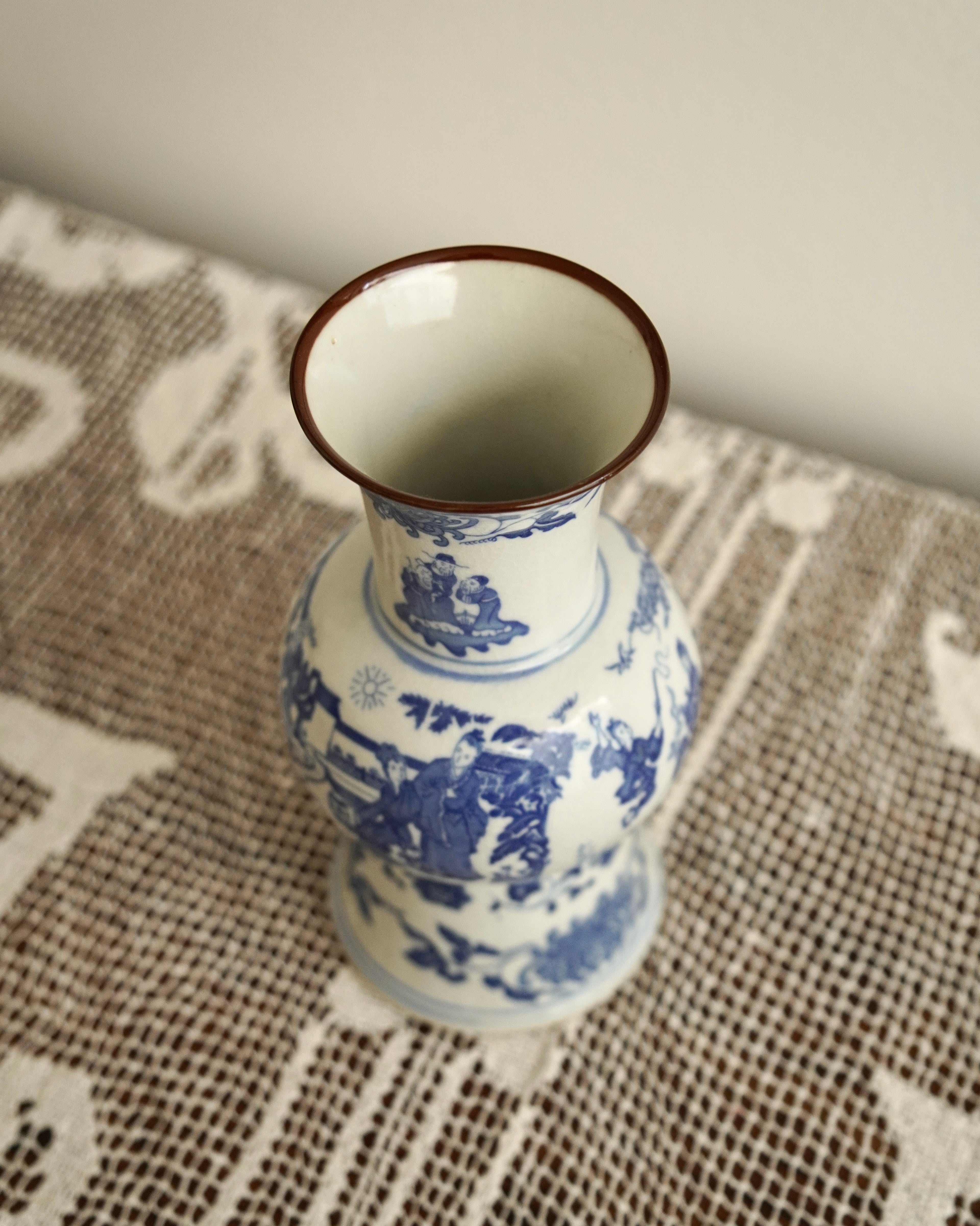 Chinese white and blue ceramic vase