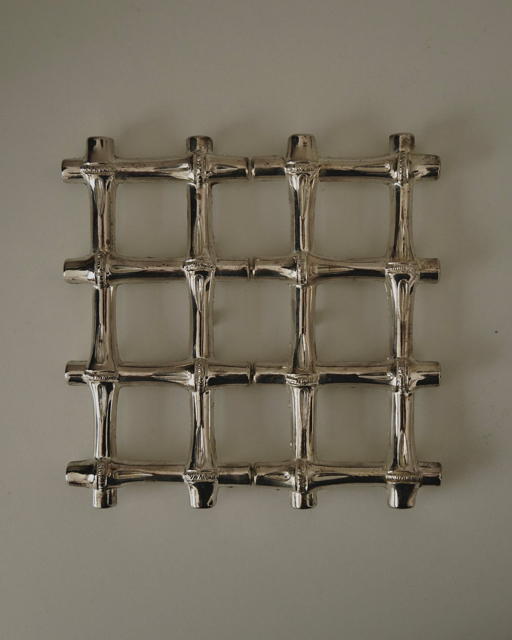 Silver plated bamboo extendable trivet