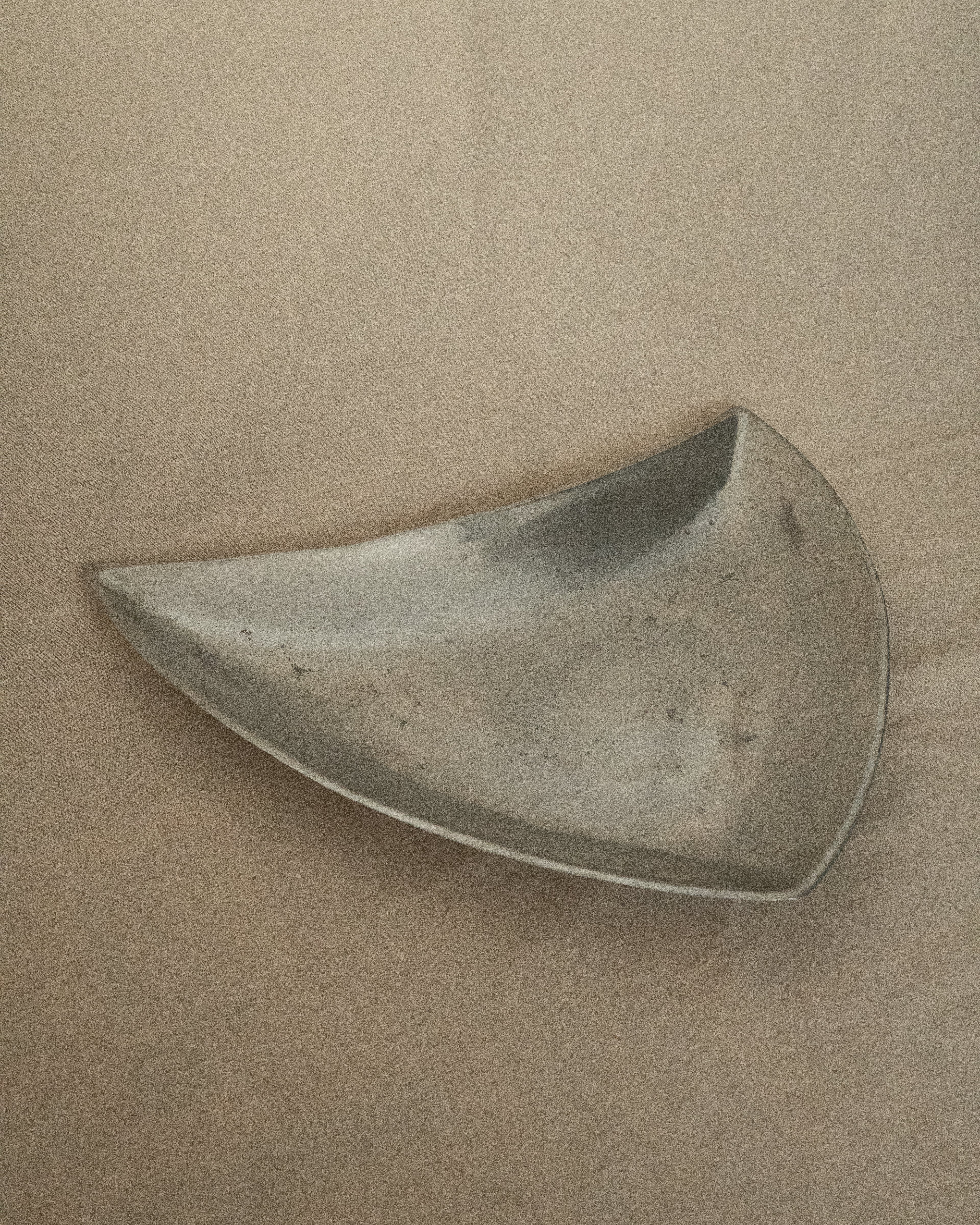 Large triangular aluminum plate dish