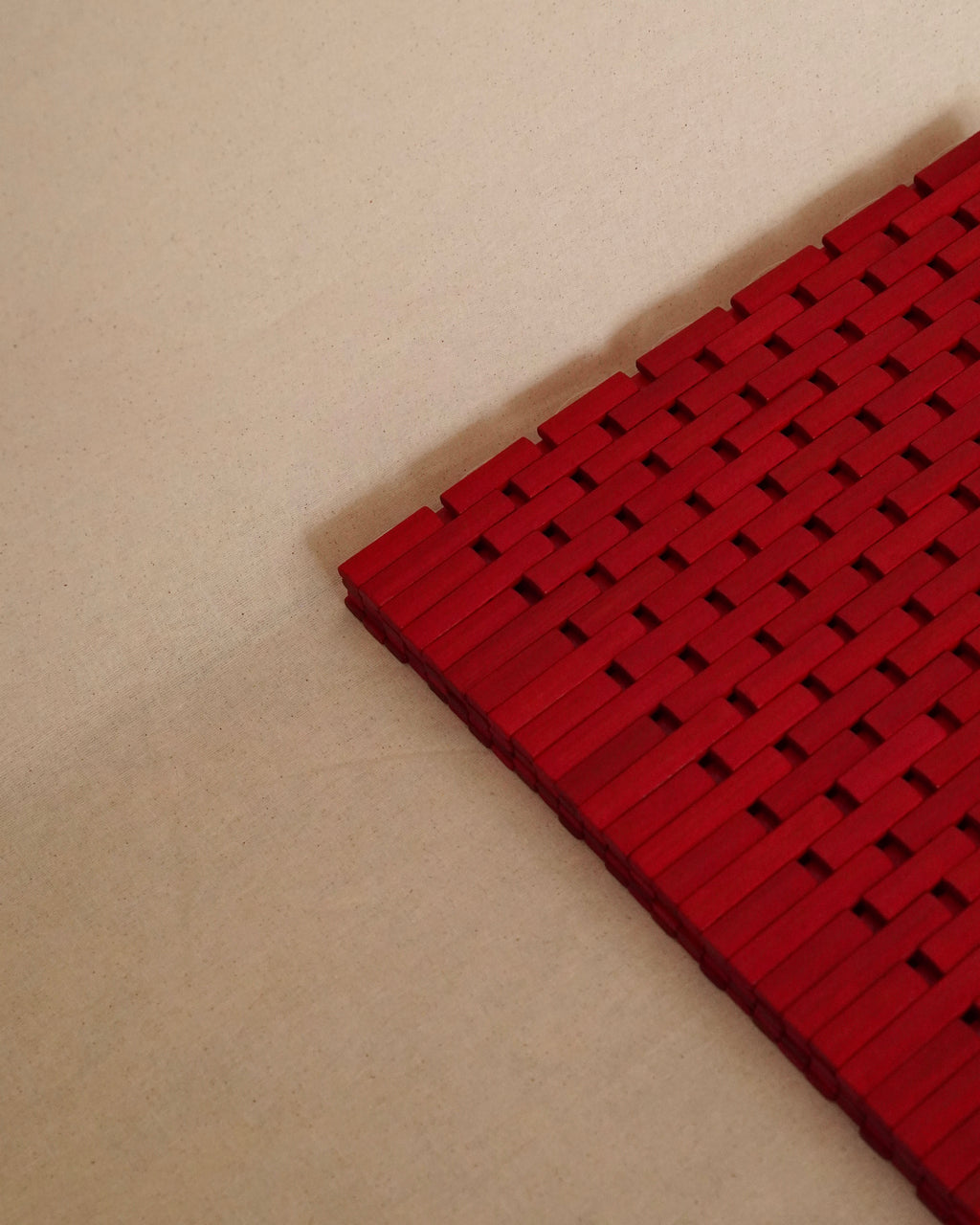 Set of 4 red wooden placemats