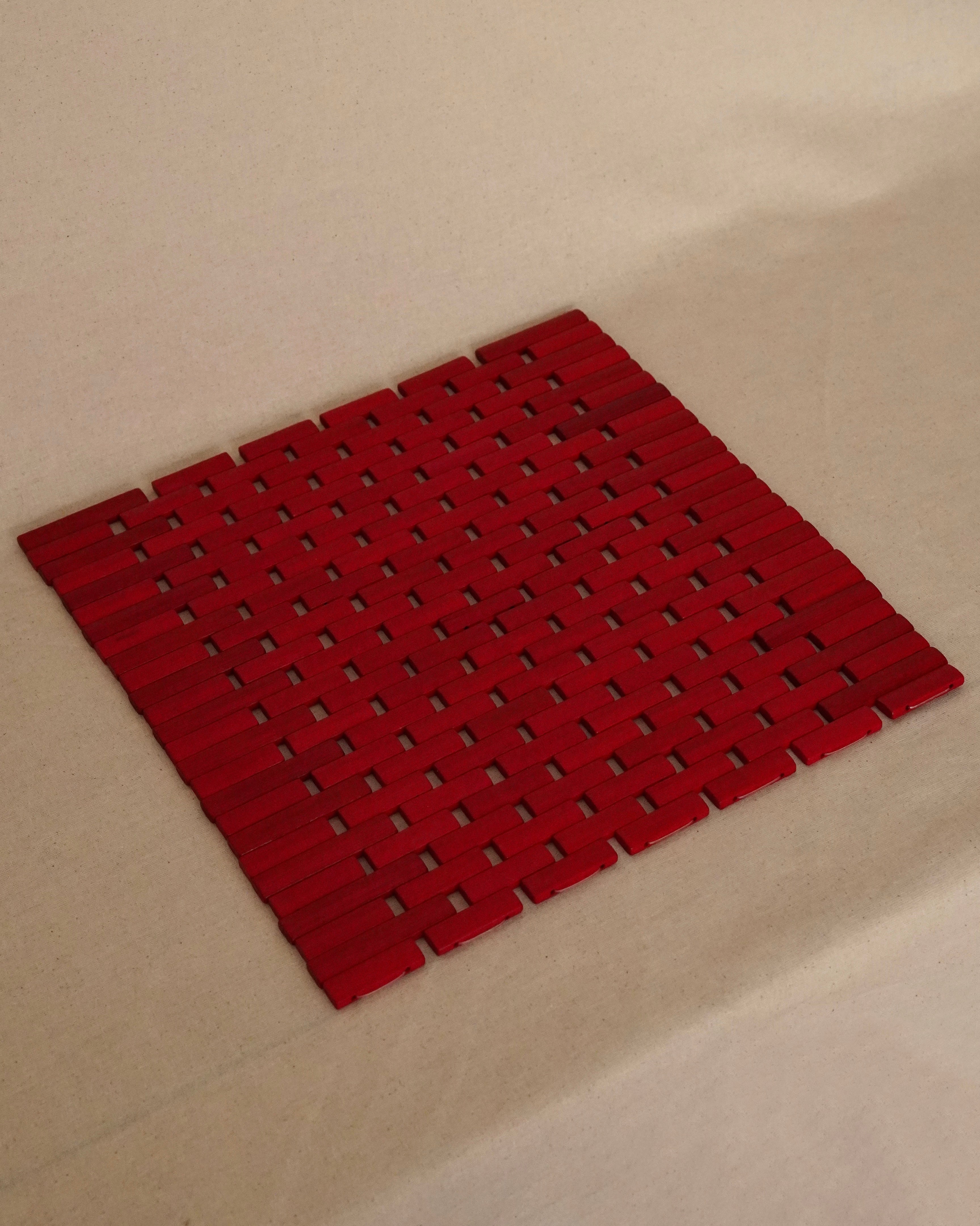 Set of 4 red wooden placemats