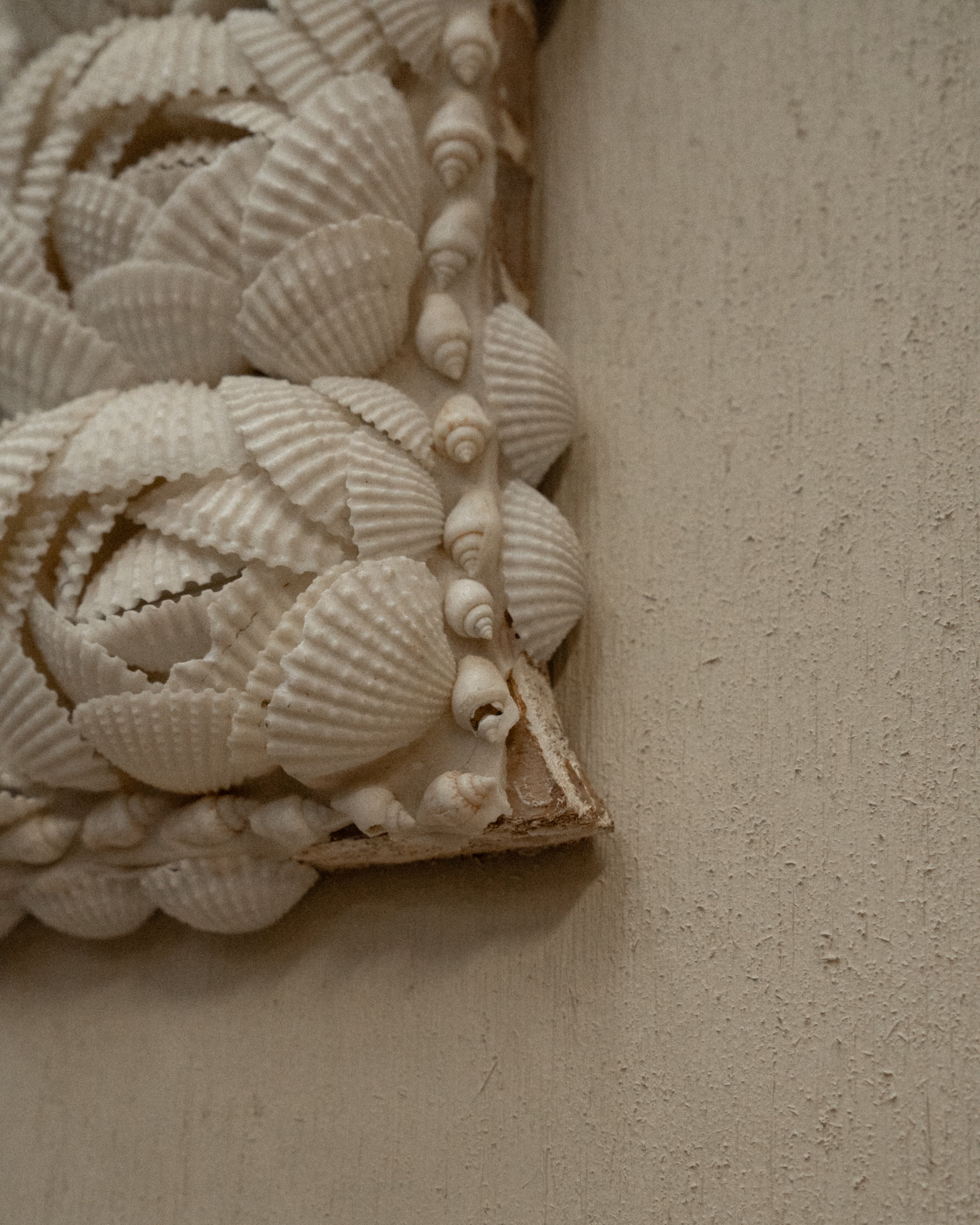 Cross wall hanging decorated with shells