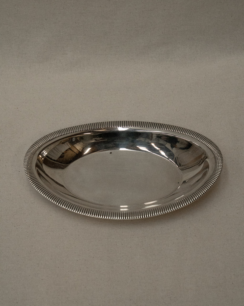 Silver plated tray in dip shape