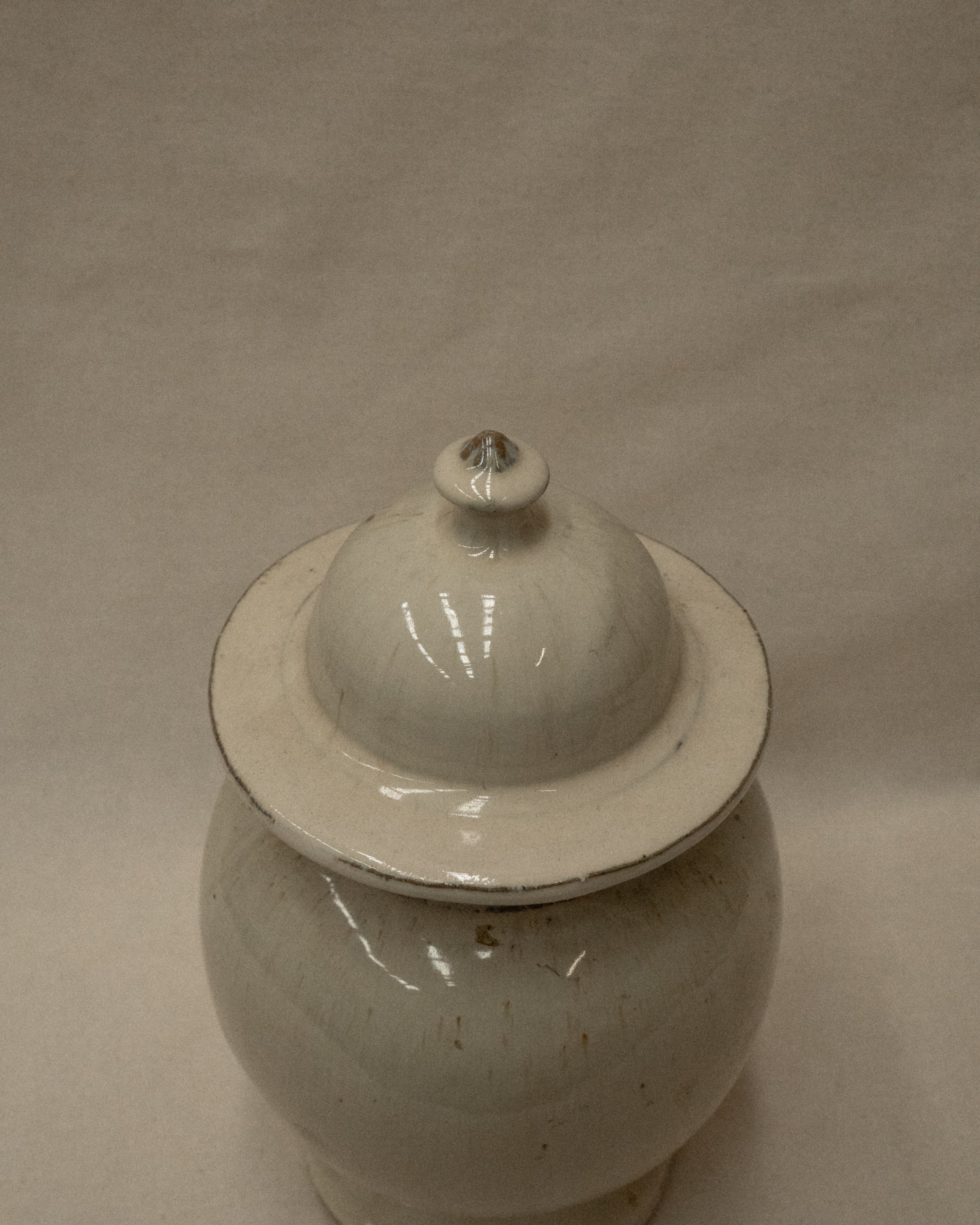 Off white chinese ceramic jar with lid