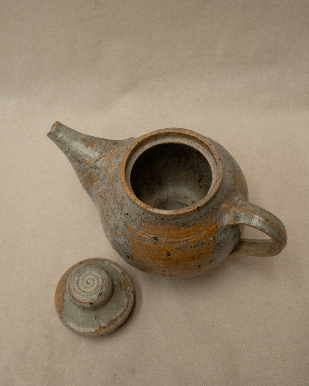 Ceramic teapot