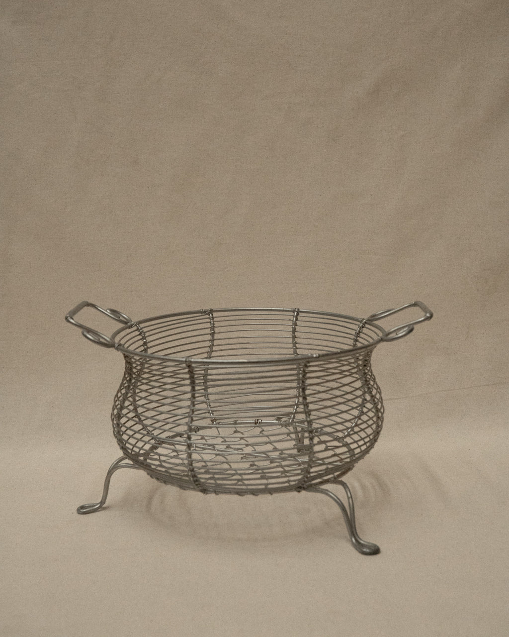 Wire metal basket with two handles and feet