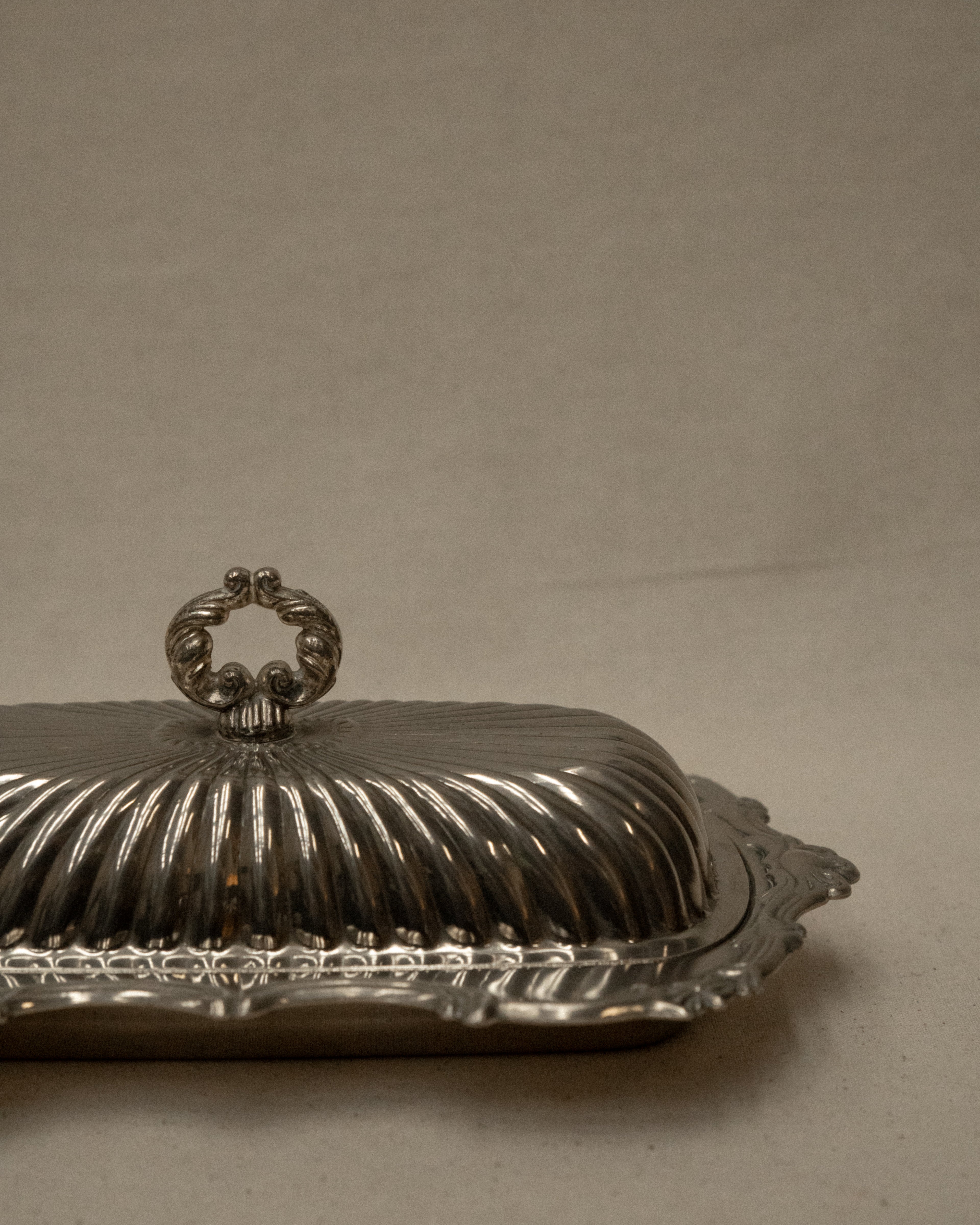 Silver plated trinket butter dish with lid and handle