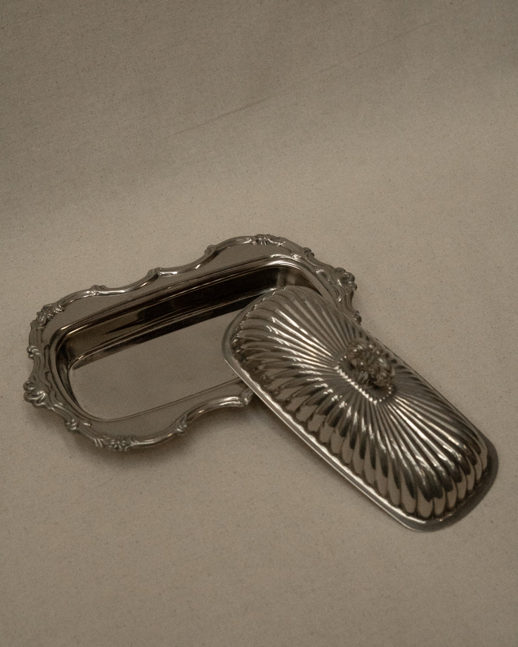 Silver plated trinket butter dish with lid and handle