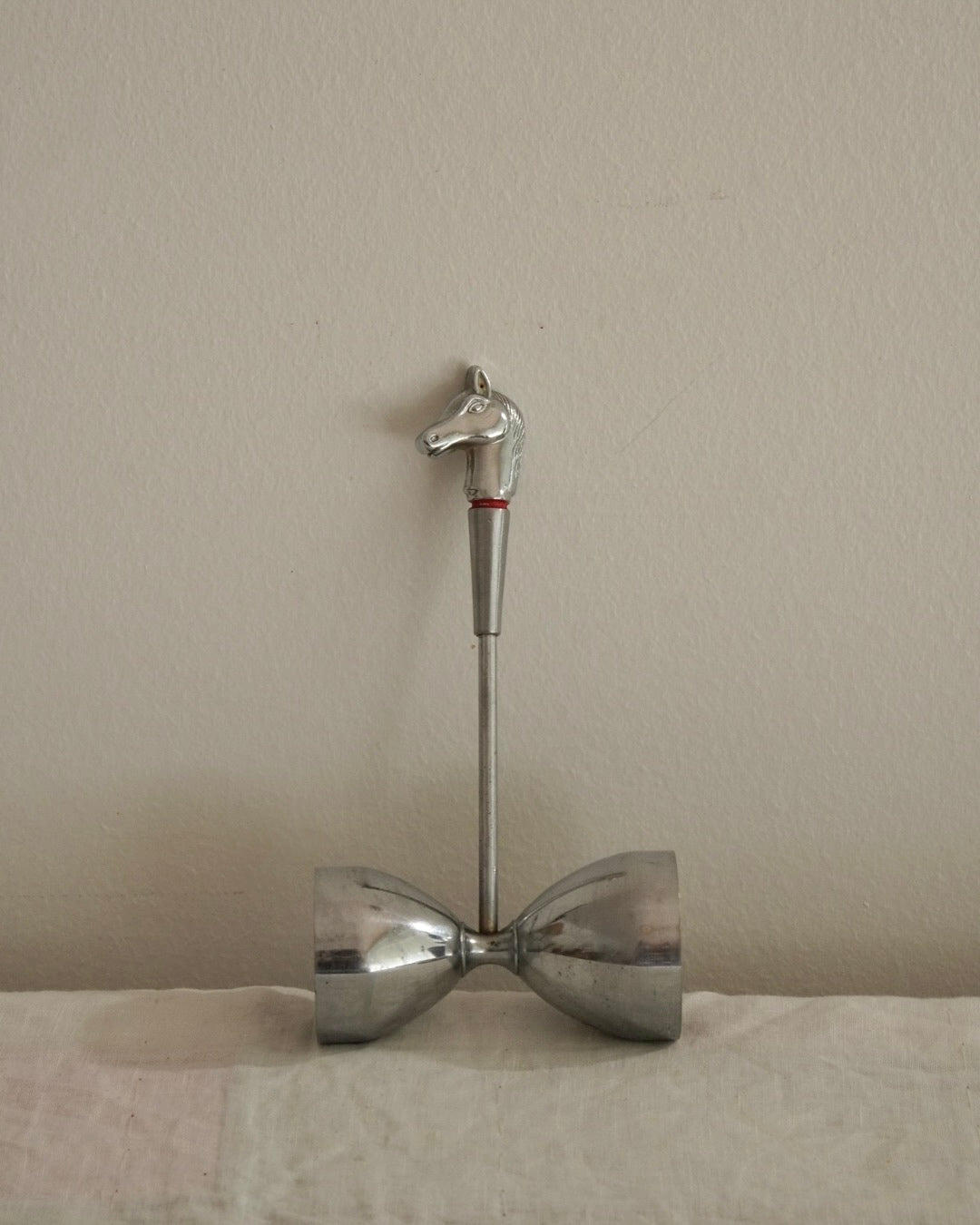Metal horse shot measurer