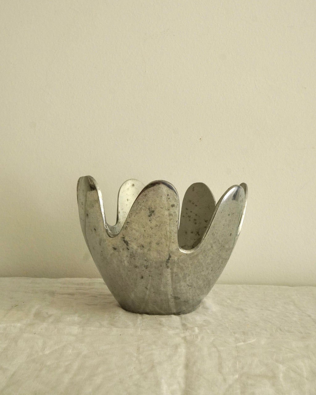 Aluminum wavy bowl