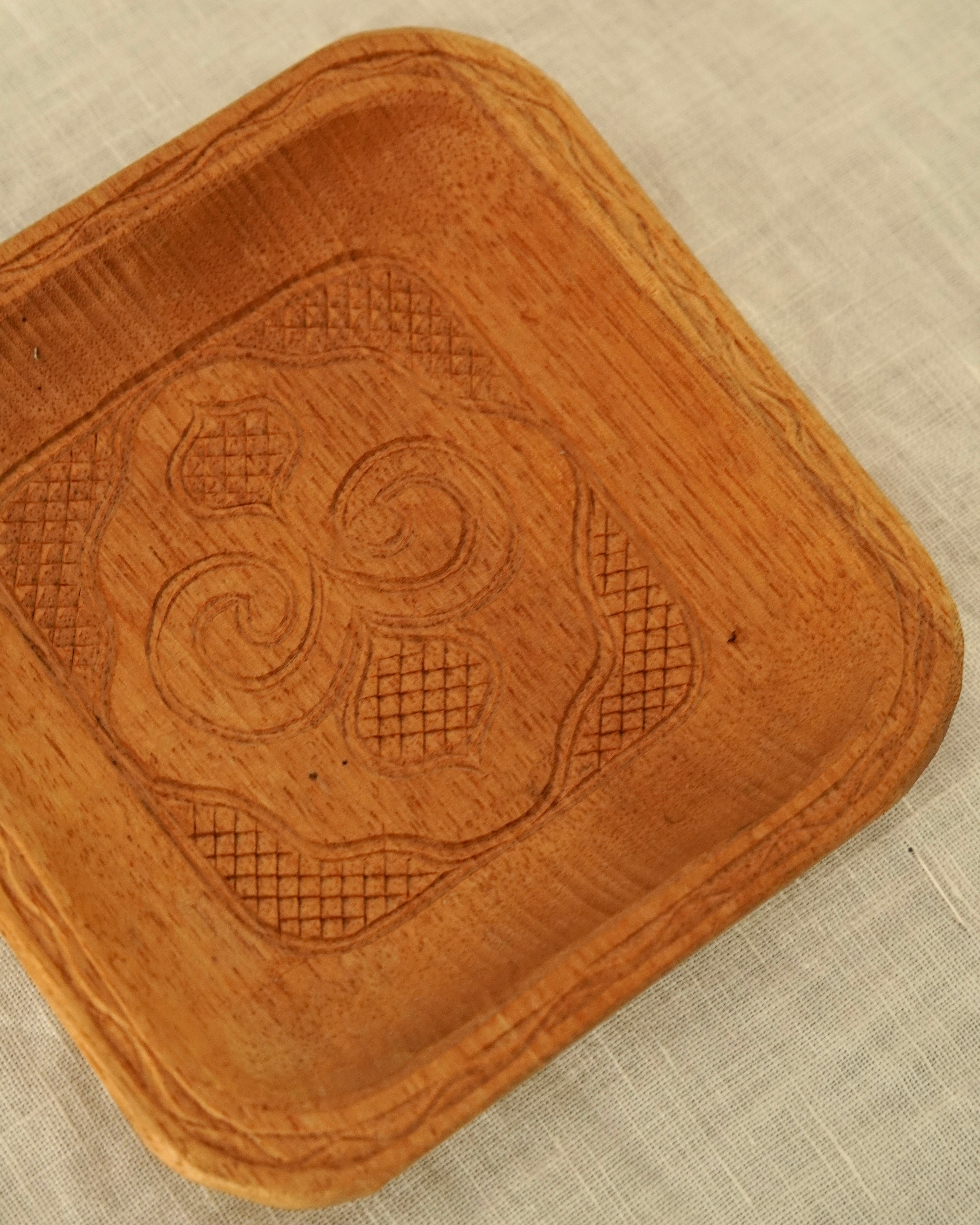 Nibutani-ita japanese carved wood trinket dish