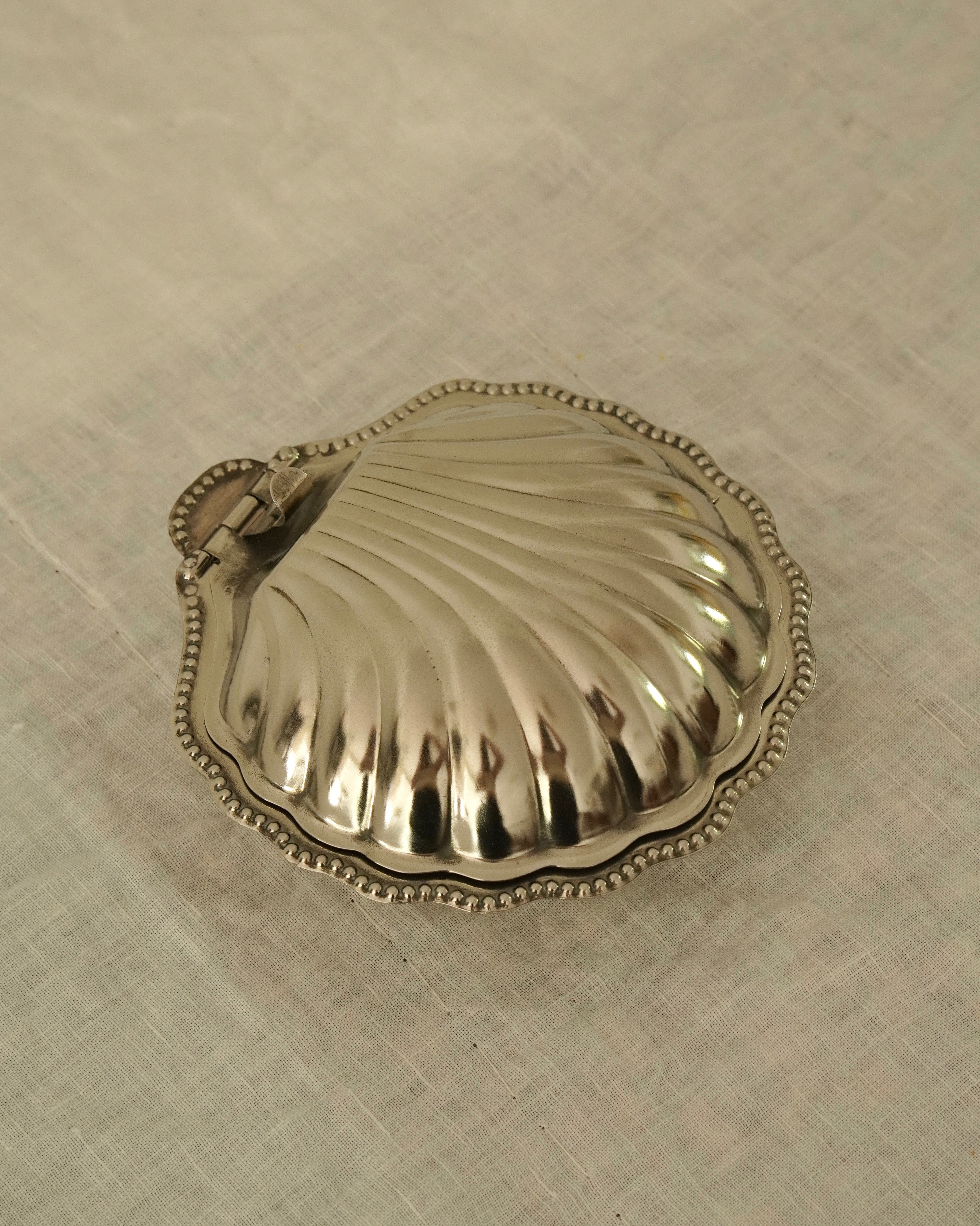 Silver plated clam shell butter trinket dish box