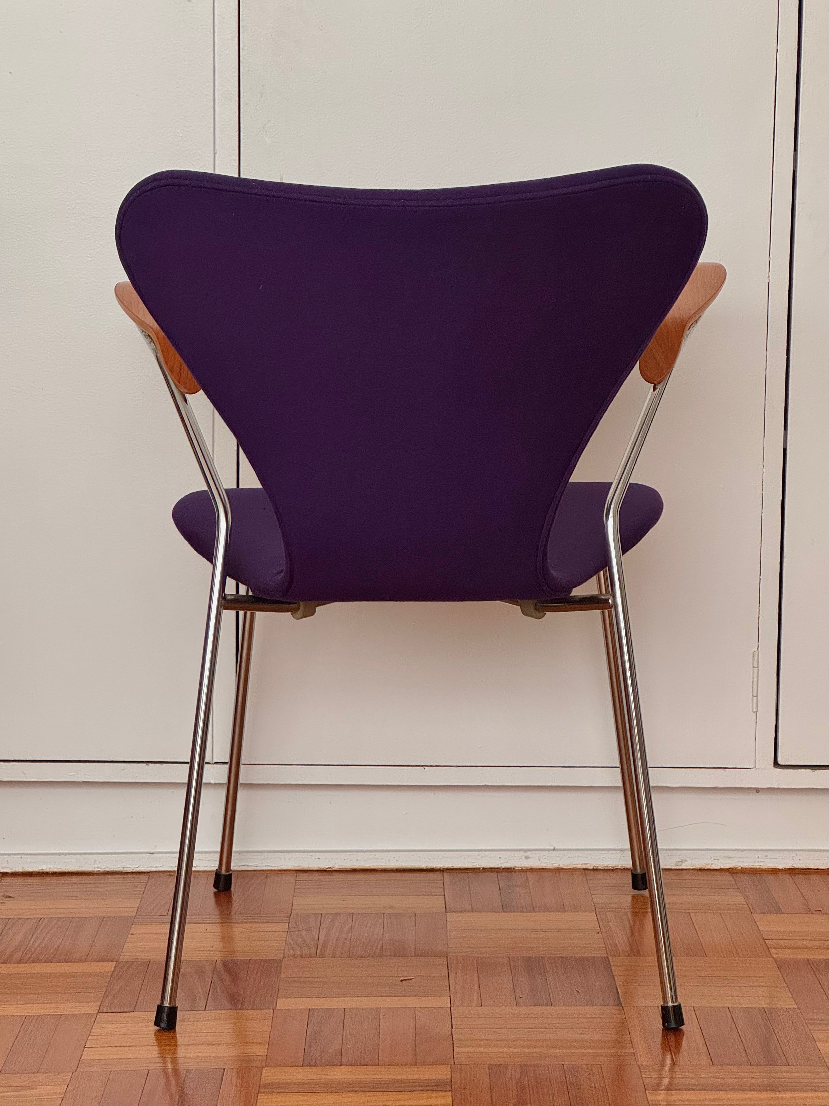 Arne Jacobsen Syver chair in original purple wool upholstery and wooden armrests on chrome frame