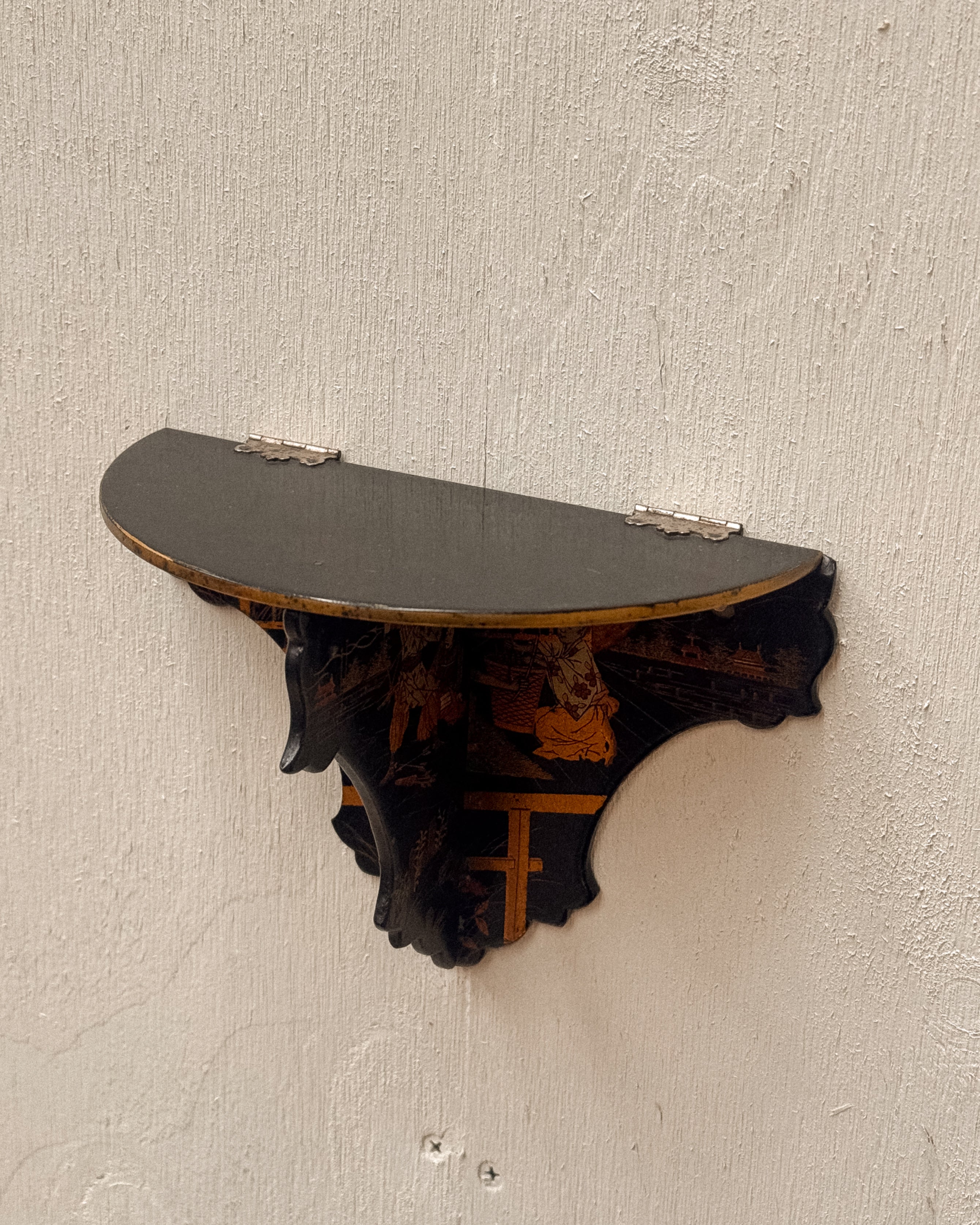 Chinoiserie wall shelf, likely 19th - 20th century