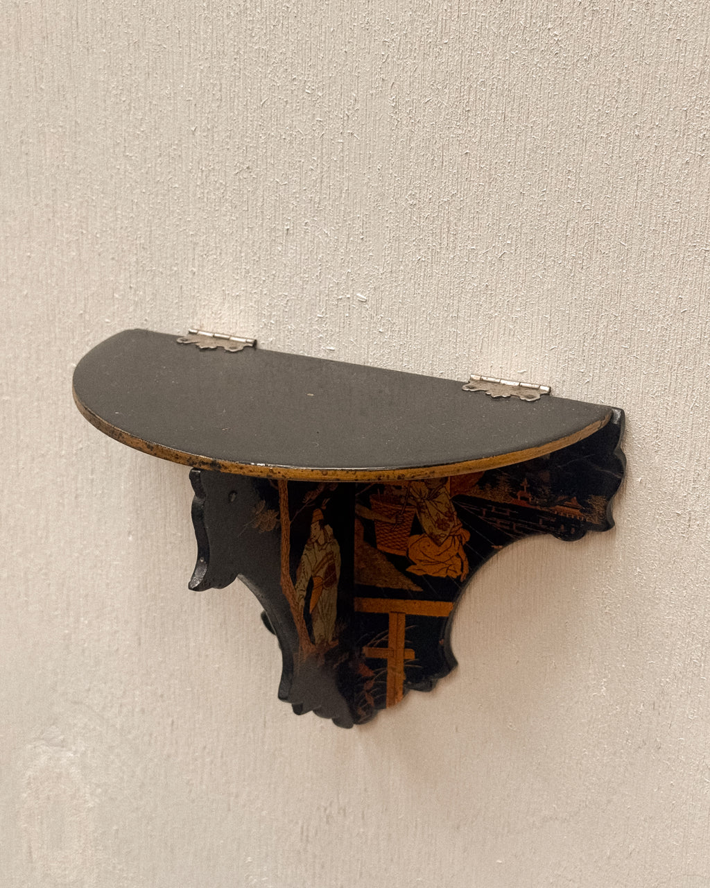 Chinoiserie wall shelf, likely 19th - 20th century